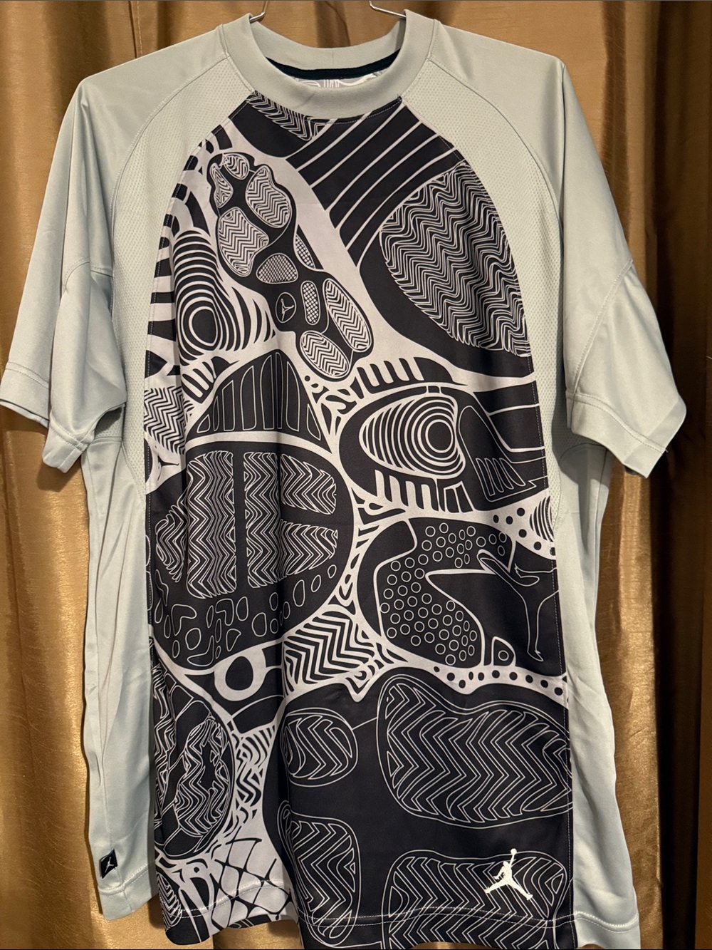 JORDAN Light Gray & Black Graphic Athletic Short-Sleeve Shirt NIKE Basketball.